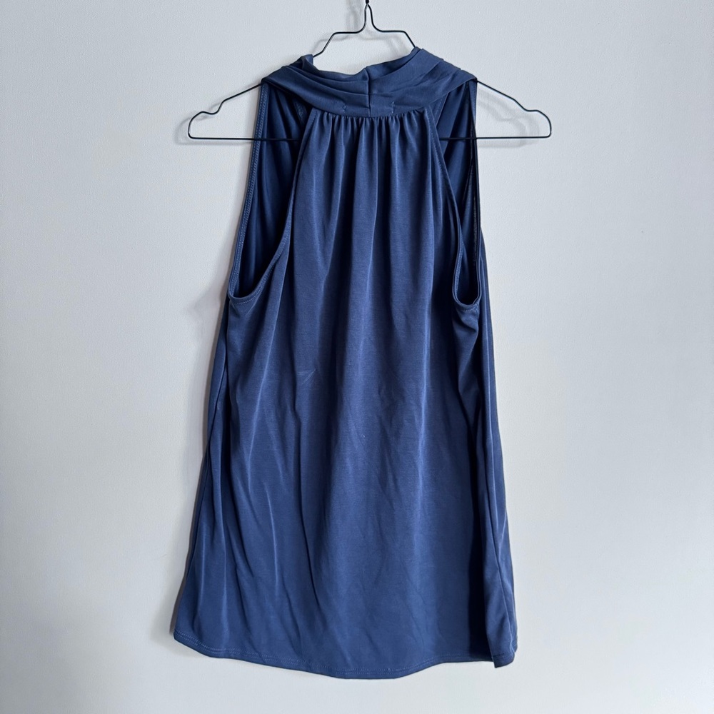 Green Envelope Blue Sleeveless Blouse - Picture 2 of 6